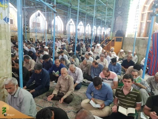 ندای لبیک یا حسین (ع) طنین انداز خیمه گاه حسینی شد

زائران ایرانی حاضر درکربلای معلی با حضور در خیمه‌گاه حسینی و برپایی دعای ملکوتی و  باشکوه کمیل ندای لبیک یا حسین(ع) سر دادند. 2
