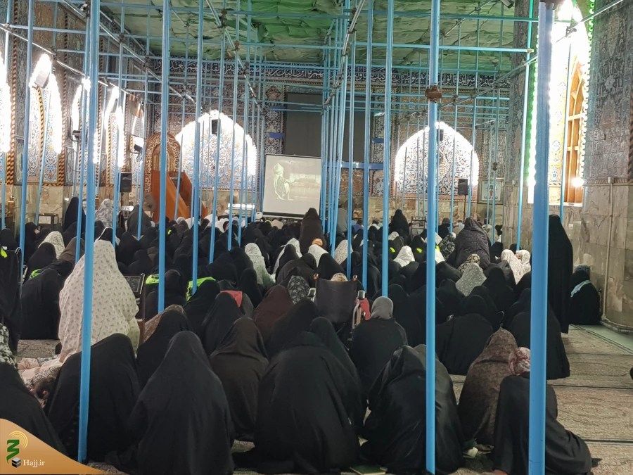 طنین نغمه های دعای ندبه در خیمـه‌گاه کربلا/عکس

زمزمه های دعای ندبه صبح جمعه این هفته نیز در خیمه گاه امام حسین(علیه السلام) طنین انداز شد و زائران و مجاوران سیدالشهدا به نجوای عارفانه و عاشقانه پرداختند. 2