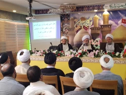 رسد آدمی به جایی که به جز خدا نبیند

مسئول دفترنمایندگی بعثه مقام معظم رهبری درعراق گفت: به امام حسین(ع)پسر سدره المنتهی گفتند زیرا فرزند پیامبری است که درمعراج به سدره المنتهی رسید آنجایی که فرشتگان را توان ورود نبود وبالاترین مقام سعود بشریت است. 2