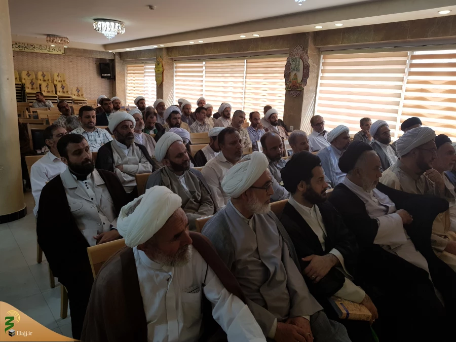 رسد آدمی به جایی که به جز خدا نبیند

مسئول دفترنمایندگی بعثه مقام معظم رهبری درعراق گفت: به امام حسین(ع)پسر سدره المنتهی گفتند زیرا فرزند پیامبری است که درمعراج به سدره المنتهی رسید آنجایی که فرشتگان را توان ورود نبود وبالاترین مقام سعود بشریت است. 2