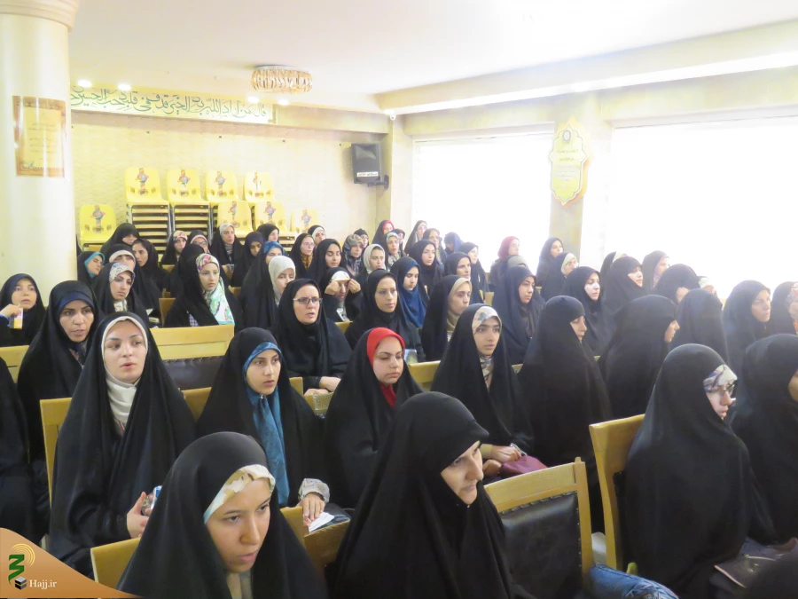 قطعات پازل زندگی خود را درست و به جا چینش  کنیم

مسئول دفترنمایندگی بعثه مقام معظم رهبری درعراق زندگی راهمانند پازل  بزرگی ندانست که قطعات بسیار زیادی دارد و  از دانشجویان خواست آن  رابا  معنا تنظیم کنند  به طوری که تصویر   زیبا وبا معنایی‌ محقق شود 3