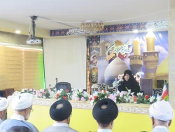 قطعات پازل زندگی خود را درست و به جا چینش  کنیم

مسئول دفترنمایندگی بعثه مقام معظم رهبری درعراق زندگی راهمانند پازل  بزرگی ندانست که قطعات بسیار زیادی دارد و  از دانشجویان خواست آن  رابا  معنا تنظیم کنند  به طوری که تصویر   زیبا وبا معنایی‌ محقق شود 3