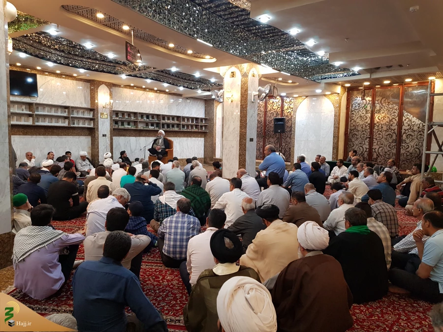 سفر زیارتی باسفرسیاحتی فرق اساسی دارد

خطیب بعثه مقام معظم رهبری در کربلا در جمع زائرین ایرانی در سرداب حرم حضرت عباس(ع)گفت:سفرسیاحتی دیدار در ودیوار وآثارباستانی ودیدار مردم وفضای طبیعی است، ولی سفرزیارتی براساس آموزه های قرآن وعترت علیهم السلام باید ه