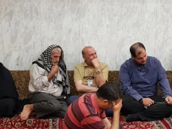 سفر زیارتی باسفرسیاحتی فرق اساسی دارد

خطیب بعثه مقام معظم رهبری در کربلا در جمع زائرین ایرانی در سرداب حرم حضرت عباس(ع)گفت:سفرسیاحتی دیدار در ودیوار وآثارباستانی ودیدار مردم وفضای طبیعی است، ولی سفرزیارتی براساس آموزه های قرآن وعترت علیهم السلام باید ه