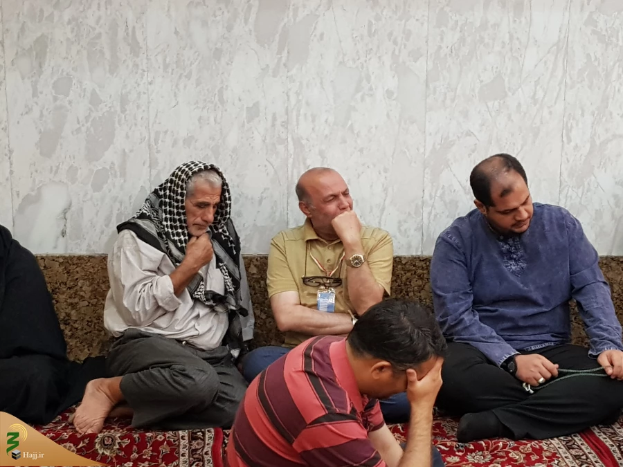 سفر زیارتی باسفرسیاحتی فرق اساسی دارد

خطیب بعثه مقام معظم رهبری در کربلا در جمع زائرین ایرانی در سرداب حرم حضرت عباس(ع)گفت:سفرسیاحتی دیدار در ودیوار وآثارباستانی ودیدار مردم وفضای طبیعی است، ولی سفرزیارتی براساس آموزه های قرآن وعترت علیهم السلام باید ه