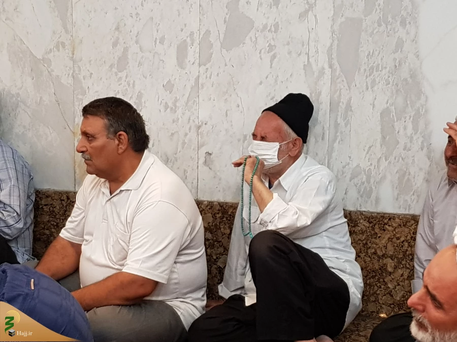 سفر زیارتی باسفرسیاحتی فرق اساسی دارد

خطیب بعثه مقام معظم رهبری در کربلا در جمع زائرین ایرانی در سرداب حرم حضرت عباس(ع)گفت:سفرسیاحتی دیدار در ودیوار وآثارباستانی ودیدار مردم وفضای طبیعی است، ولی سفرزیارتی براساس آموزه های قرآن وعترت علیهم السلام باید ه