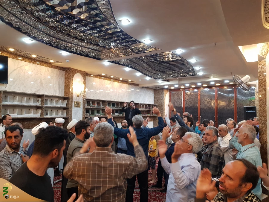 سفر زیارتی باسفرسیاحتی فرق اساسی دارد

خطیب بعثه مقام معظم رهبری در کربلا در جمع زائرین ایرانی در سرداب حرم حضرت عباس(ع)گفت:سفرسیاحتی دیدار در ودیوار وآثارباستانی ودیدار مردم وفضای طبیعی است، ولی سفرزیارتی براساس آموزه های قرآن وعترت علیهم السلام باید ه