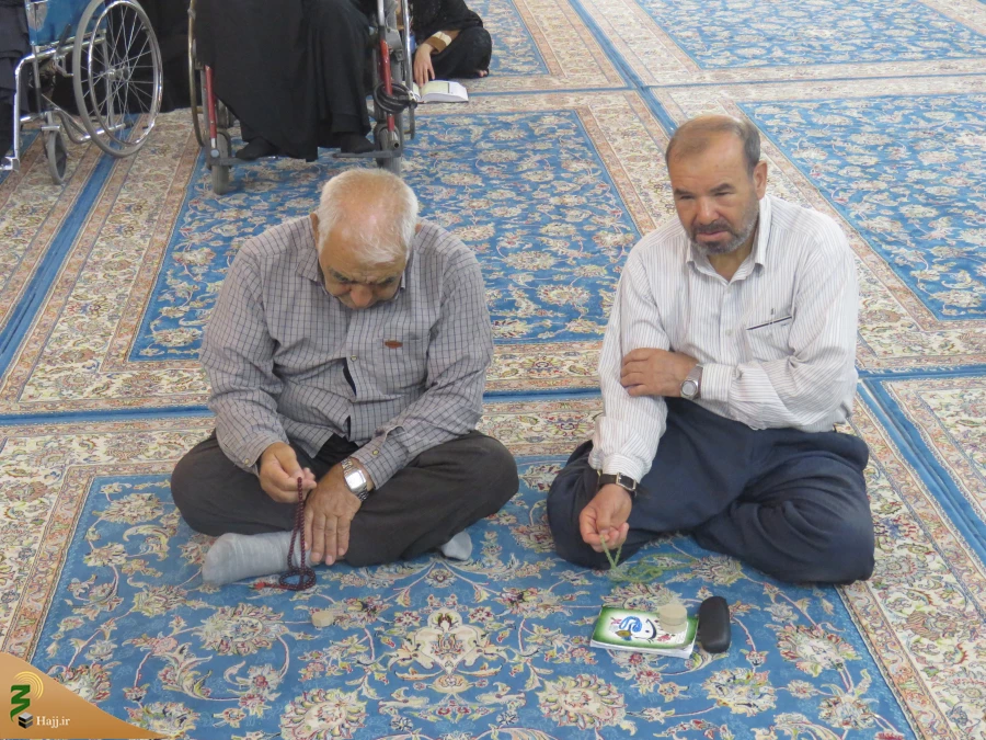 حضرت محمد(ص)فرمودند:هرگاه گرفتارشدید به این چهار نفرمراجعه کنید

خطیب بعثه مقام معظم رهبری در کربلا در جمع زائرین ایرانی در حرم امام حسین(ع) حضرت محمد(ص) فرمود:هرگاه گرفتارشدید برای گره گشایی به یکی از چهار نفر رو بزنید: عرب شریف، غیرعرب کریم، حامل قرآن