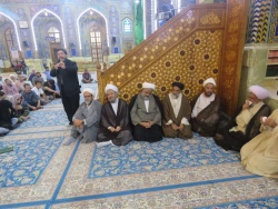 حضرت محمد(ص)فرمودند:هرگاه گرفتارشدید به این چهار نفرمراجعه کنید

خطیب بعثه مقام معظم رهبری در کربلا در جمع زائرین ایرانی در حرم امام حسین(ع) حضرت محمد(ص) فرمود:هرگاه گرفتارشدید برای گره گشایی به یکی از چهار نفر رو بزنید: عرب شریف، غیرعرب کریم، حامل قرآن