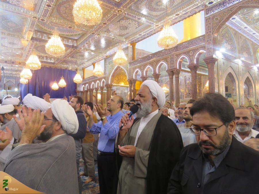 حضرت محمد(ص)فرمودند:هرگاه گرفتارشدید به این چهار نفرمراجعه کنید

خطیب بعثه مقام معظم رهبری در کربلا در جمع زائرین ایرانی در حرم امام حسین(ع) حضرت محمد(ص) فرمود:هرگاه گرفتارشدید برای گره گشایی به یکی از چهار نفر رو بزنید: عرب شریف، غیرعرب کریم، حامل قرآن
