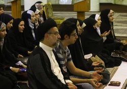 دانشجویان زائر بافضائل وتاریخ زندگانی امیر المؤمنین آشنا میشوند

کاروانهای دانشجویی در نجف اشرف باحضور در مرقد صافی صفای یمانی از برنامه روایتگری مصور از کعبه تا کوثر بهره مند میشوند. 3