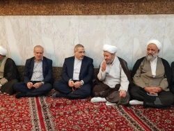 خشکسالی در سامراء، طلب باران و فرصت طلبی کشیشان

خطیب بعثه مقام معظم رهبری در کربلا در جمع زائرین ایرانی در سرداب حرم حضرت عباس(ع) گفت:معتمد عباسی؛خلیفه غاصب که در حل مسأله درمانده بود، بناچار به دنبال امام حسن عسکری علیه ‏السلام فرستاد و آن گرامی را از