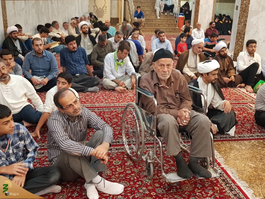خشکسالی در سامراء، طلب باران و فرصت طلبی کشیشان

خطیب بعثه مقام معظم رهبری در کربلا در جمع زائرین ایرانی در سرداب حرم حضرت عباس(ع) گفت:معتمد عباسی؛خلیفه غاصب که در حل مسأله درمانده بود، بناچار به دنبال امام حسن عسکری علیه ‏السلام فرستاد و آن گرامی را از