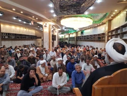 خشکسالی در سامراء، طلب باران و فرصت طلبی کشیشان

خطیب بعثه مقام معظم رهبری در کربلا در جمع زائرین ایرانی در سرداب حرم حضرت عباس(ع) گفت:معتمد عباسی؛خلیفه غاصب که در حل مسأله درمانده بود، بناچار به دنبال امام حسن عسکری علیه ‏السلام فرستاد و آن گرامی را از