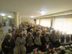 تحکیم اتحاد بین عراق  وایران عزت آفرین است  

مسئول دفترنمایندگی بعثه مقام معظم رهبری درعراق گفت: نظم وانظباط شخصیت انسان را نشان می دهد در طول سفر آن را رعایت کنیم  ودر مسیر وسیطره ها وحرم مطهر بانظم ووقار عبور کنیم وبا مأمورین  تفتیش در سیطره ها همکار
