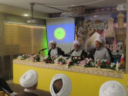 تحکیم اتحاد بین عراق  وایران عزت آفرین است  

مسئول دفترنمایندگی بعثه مقام معظم رهبری درعراق گفت: نظم وانظباط شخصیت انسان را نشان می دهد در طول سفر آن را رعایت کنیم  ودر مسیر وسیطره ها وحرم مطهر بانظم ووقار عبور کنیم وبا مأمورین  تفتیش در سیطره ها همکار