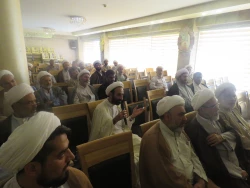 تحکیم اتحاد بین عراق  وایران عزت آفرین است  

مسئول دفترنمایندگی بعثه مقام معظم رهبری درعراق گفت: نظم وانظباط شخصیت انسان را نشان می دهد در طول سفر آن را رعایت کنیم  ودر مسیر وسیطره ها وحرم مطهر بانظم ووقار عبور کنیم وبا مأمورین  تفتیش در سیطره ها همکار