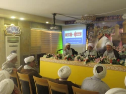 تحکیم اتحاد بین عراق  وایران عزت آفرین است  

مسئول دفترنمایندگی بعثه مقام معظم رهبری درعراق گفت: نظم وانظباط شخصیت انسان را نشان می دهد در طول سفر آن را رعایت کنیم  ودر مسیر وسیطره ها وحرم مطهر بانظم ووقار عبور کنیم وبا مأمورین  تفتیش در سیطره ها همکار