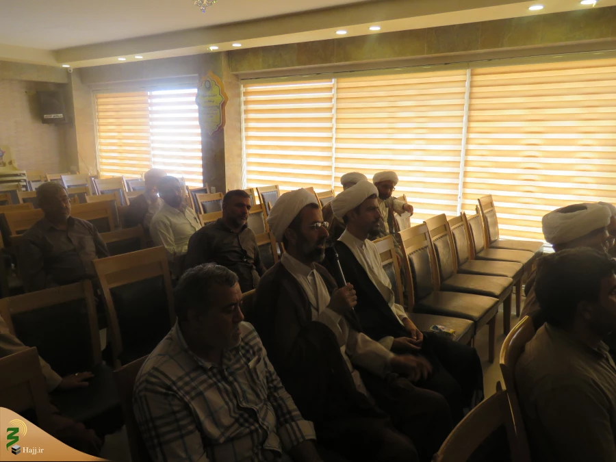تحکیم اتحاد بین عراق  وایران عزت آفرین است  

مسئول دفترنمایندگی بعثه مقام معظم رهبری درعراق گفت: نظم وانظباط شخصیت انسان را نشان می دهد در طول سفر آن را رعایت کنیم  ودر مسیر وسیطره ها وحرم مطهر بانظم ووقار عبور کنیم وبا مأمورین  تفتیش در سیطره ها همکار