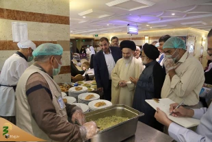 دیدار آیت‌الله حسینی بوشهری با زائران در مدینه 11