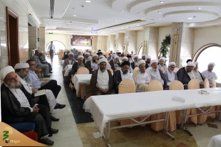 آیت الله حسینی بوشهری:

روحانیون بعد ایام حج ارتباط خود را با مردم حفظ کنند
 4
