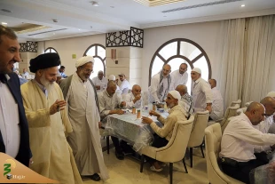 دیدار آیت الله حسینی بوشهری با زائران در هتل حیات مدینه منوره 3