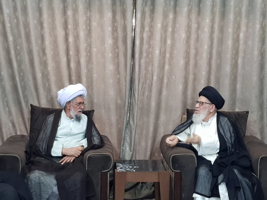 دیدار مسئول دفترنمایندگی بعثه درعراق با آیت الله قزوینی از علمای کربلای معلی

به مناسبت فرارسیدن عید سعید غدیر خم حجه الاسلام والمسلمین نجفی روحانی مسئول دفترنمایندگی بعثه مقام معظم رهبری در عراق و هیئت همراه با آیت الله قزوینی از علمای کربلای معلی دیدا