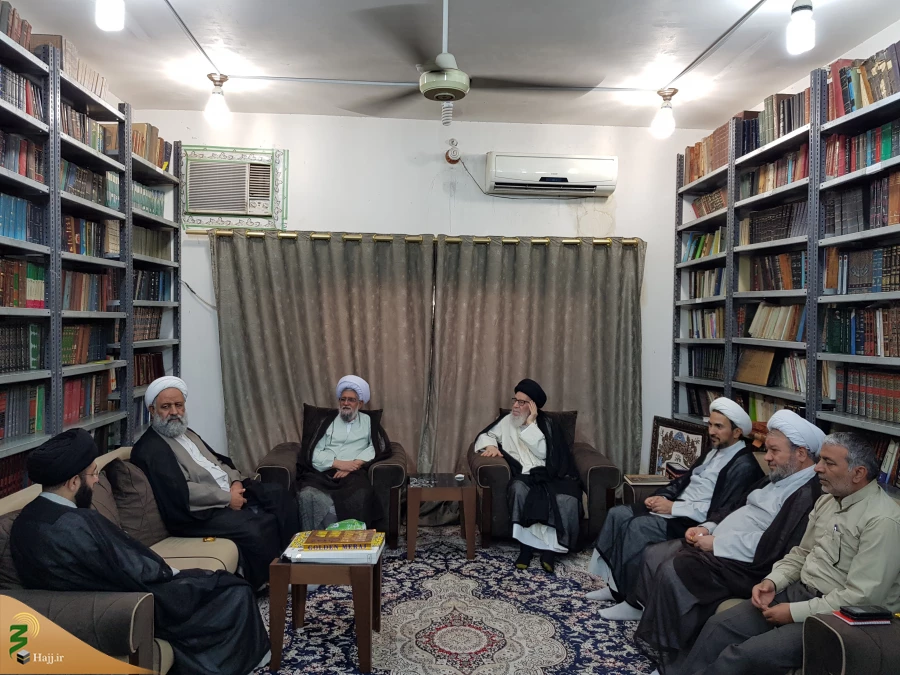 دیدار مسئول دفترنمایندگی بعثه درعراق با آیت الله قزوینی از علمای کربلای معلی

به مناسبت فرارسیدن عید سعید غدیر خم حجه الاسلام والمسلمین نجفی روحانی مسئول دفترنمایندگی بعثه مقام معظم رهبری در عراق و هیئت همراه با آیت الله قزوینی از علمای کربلای معلی دیدا