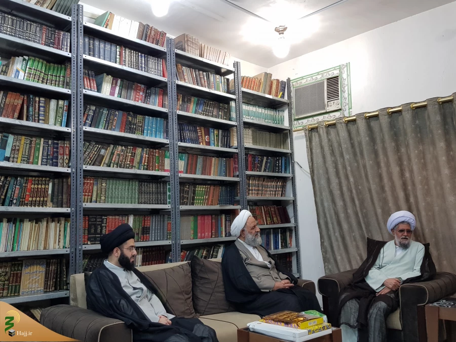 دیدار مسئول دفترنمایندگی بعثه درعراق با آیت الله قزوینی از علمای کربلای معلی

به مناسبت فرارسیدن عید سعید غدیر خم حجه الاسلام والمسلمین نجفی روحانی مسئول دفترنمایندگی بعثه مقام معظم رهبری در عراق و هیئت همراه با آیت الله قزوینی از علمای کربلای معلی دیدا