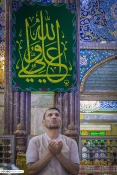 همزمان با فرارسیدن عید غدیر خم، صحن مطهر به کتیبه های ولائی مزین شد 3