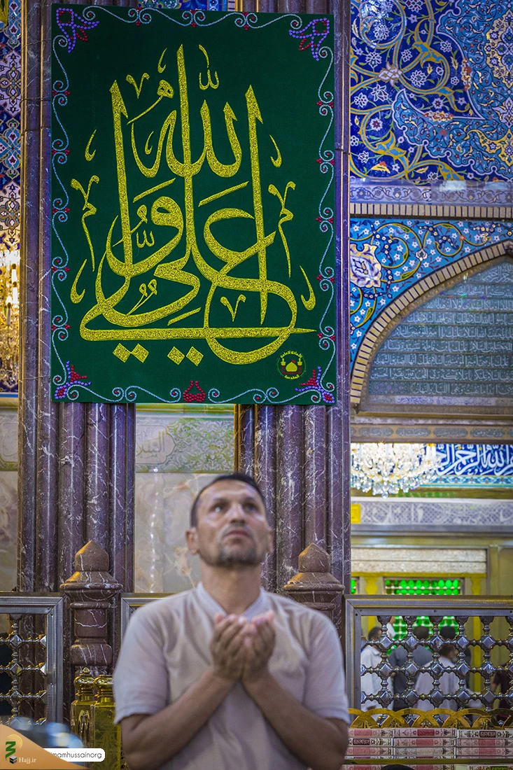 همزمان با فرارسیدن عید غدیر خم، صحن مطهر به کتیبه های ولائی مزین شد 3