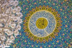 همزمان با فرارسیدن عید غدیر خم، صحن مطهر به کتیبه های ولائی مزین شد 5