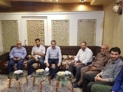 دیدار دست اندکاران ستاد شمسا به مناسبت عید غدیربا مسئول دفترنمایندگی بعثه درعراق

عوامل بعثه مقام معظم رهبری ، سازمان حج و زیارت ، رئیس ستاد عملیات شمسا درعراق، مسئولان اجرایی ودست اندرکاران درسالروز عید غدیرخم با مسئول دفترنمایندگی بعثه مقام معظم رهبری