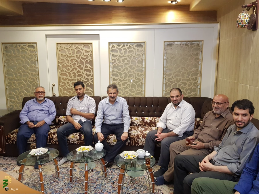 دیدار دست اندکاران ستاد شمسا به مناسبت عید غدیربا مسئول دفترنمایندگی بعثه درعراق

عوامل بعثه مقام معظم رهبری ، سازمان حج و زیارت ، رئیس ستاد عملیات شمسا درعراق، مسئولان اجرایی ودست اندرکاران درسالروز عید غدیرخم با مسئول دفترنمایندگی بعثه مقام معظم رهبری