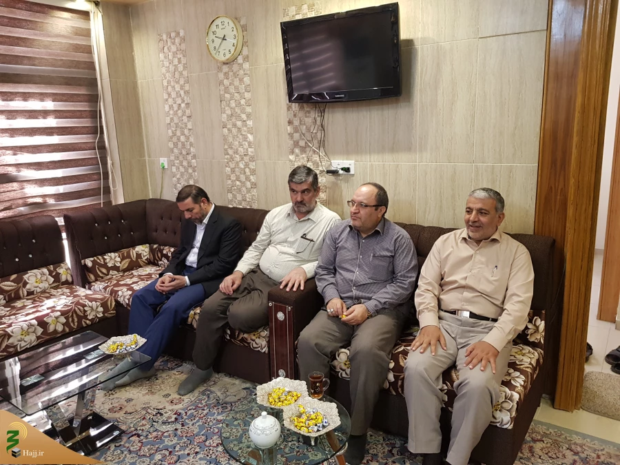 دیدار دست اندکاران ستاد شمسا به مناسبت عید غدیربا مسئول دفترنمایندگی بعثه درعراق

عوامل بعثه مقام معظم رهبری ، سازمان حج و زیارت ، رئیس ستاد عملیات شمسا درعراق، مسئولان اجرایی ودست اندرکاران درسالروز عید غدیرخم با مسئول دفترنمایندگی بعثه مقام معظم رهبری