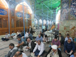 زمزمه روحبخش دعای کمیل در خیمه گاه حسینی طنین انداز شد

در شب زیارتی حضرت اباعبدالله الحسین(ع)،خیمه گاه حسینی در کربلای معلی میزبان زایرینی بود که برای سر دادن ندای «لبیک یا حسین» و قرائت دعای روحبخش کمیل همنوا شدند و یکصدا ندای« یا سربع الرضا» را زمزمه