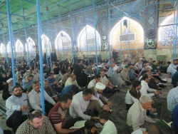 زمزمه روحبخش دعای کمیل در خیمه گاه حسینی طنین انداز شد

در شب زیارتی حضرت اباعبدالله الحسین(ع)،خیمه گاه حسینی در کربلای معلی میزبان زایرینی بود که برای سر دادن ندای «لبیک یا حسین» و قرائت دعای روحبخش کمیل همنوا شدند و یکصدا ندای« یا سربع الرضا» را زمزمه