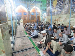 زمزمه روحبخش دعای کمیل در خیمه گاه حسینی طنین انداز شد

در شب زیارتی حضرت اباعبدالله الحسین(ع)،خیمه گاه حسینی در کربلای معلی میزبان زایرینی بود که برای سر دادن ندای «لبیک یا حسین» و قرائت دعای روحبخش کمیل همنوا شدند و یکصدا ندای« یا سربع الرضا» را زمزمه
