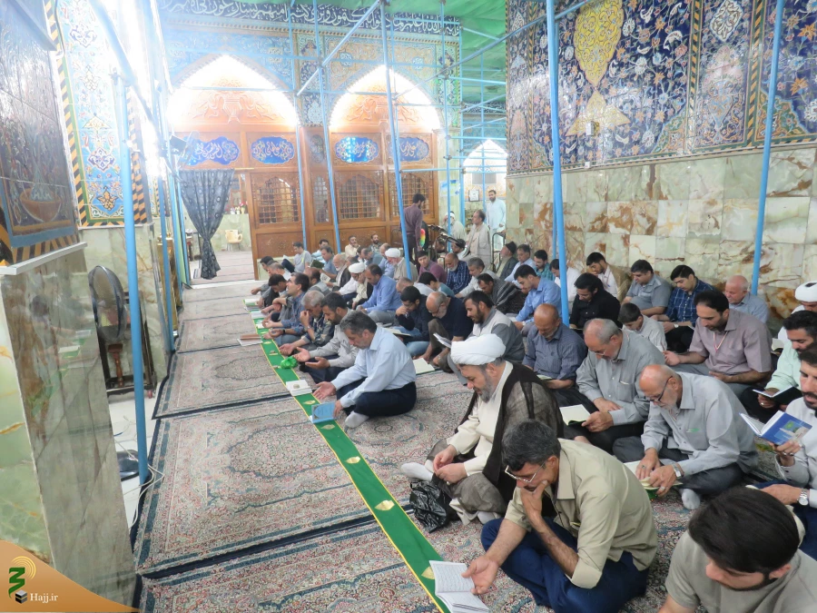 زمزمه روحبخش دعای کمیل در خیمه گاه حسینی طنین انداز شد

در شب زیارتی حضرت اباعبدالله الحسین(ع)،خیمه گاه حسینی در کربلای معلی میزبان زایرینی بود که برای سر دادن ندای «لبیک یا حسین» و قرائت دعای روحبخش کمیل همنوا شدند و یکصدا ندای« یا سربع الرضا» را زمزمه