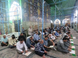 زمزمه روحبخش دعای کمیل در خیمه گاه حسینی طنین انداز شد

در شب زیارتی حضرت اباعبدالله الحسین(ع)،خیمه گاه حسینی در کربلای معلی میزبان زایرینی بود که برای سر دادن ندای «لبیک یا حسین» و قرائت دعای روحبخش کمیل همنوا شدند و یکصدا ندای« یا سربع الرضا» را زمزمه