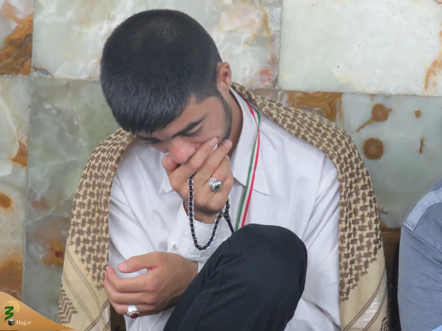 زمزمه روحبخش دعای کمیل در خیمه گاه حسینی طنین انداز شد

در شب زیارتی حضرت اباعبدالله الحسین(ع)،خیمه گاه حسینی در کربلای معلی میزبان زایرینی بود که برای سر دادن ندای «لبیک یا حسین» و قرائت دعای روحبخش کمیل همنوا شدند و یکصدا ندای« یا سربع الرضا» را زمزمه