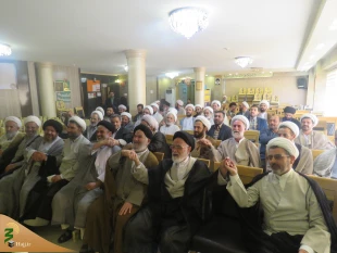 درعید سعید غدیر خم مراسم عقد اخوت دربعثه

درعید سعید غدیر خم مراسم عقد اخوت دربعثه مقام معظم رهبری درکربلا توسط مسئول دفترنمایندگی بعثه درعراق مابین حاضران جلسه روحانیون ومداحان انجام شد. 4