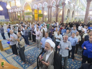 مهمترین شاخصه زندگی امیرالمومنین(ع)حق مداری وظلم گریزی است

خطیب بعثه مقام معظم رهبری در کربلا در جمع زائرین ایرانی در حرم امام حسین(ع)گفت: مهمترین شاخصه زندگی مولی برای همه الگو باشدحق مداری وظلم گریزی است، حضرت این صفت مهم خویش را در نهج البلاغه درمور
