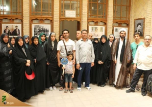 آشنایی دانشجویان باسیره امام خمینی در نجف اشرف

کاروانهای دانشجویی حاضردر نجف اشرف پس از حضور در مقام صافی صفای یمانی وشرکت در برنامه روایتگری از کعبه تا کوثر, در محل بیت امام خمینی (ره) در نجف اشرف حضور یافته وبا سیره اخلاقی,عرفانی,علمی وزندگانی امام ر