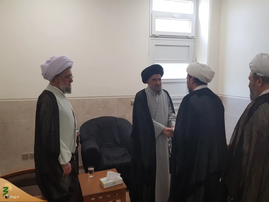 دیدار نماینده بعثه مقام معظم رهبری با آیت الله مدرسی

در دیدار حجت الاسلام و المسلمین نجفی مسئول دفتر نمایندگی بعثه مقام معظم رهبری در عراق با آیت الله سید محمدتقی مدرسی ، پیرامون مسائل فرهنگی گفتگو شد ولزوم  اتحاد وانسجام ملت ایران وعراق بعنوان یک رسال