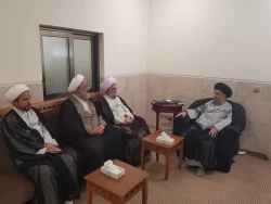 دیدار نماینده بعثه مقام معظم رهبری با آیت الله مدرسی

در دیدار حجت الاسلام و المسلمین نجفی مسئول دفتر نمایندگی بعثه مقام معظم رهبری در عراق با آیت الله سید محمدتقی مدرسی ، پیرامون مسائل فرهنگی گفتگو شد ولزوم  اتحاد وانسجام ملت ایران وعراق بعنوان یک رسال