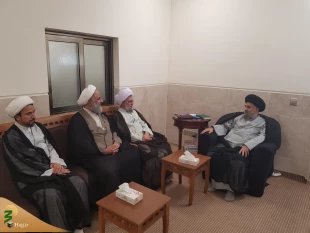 دیدار نماینده بعثه مقام معظم رهبری با آیت الله مدرسی

در دیدار حجت الاسلام و المسلمین نجفی مسئول دفتر نمایندگی بعثه مقام معظم رهبری در عراق با آیت الله سید محمدتقی مدرسی ، پیرامون مسائل فرهنگی گفتگو شد ولزوم  اتحاد وانسجام ملت ایران وعراق بعنوان یک رسال
