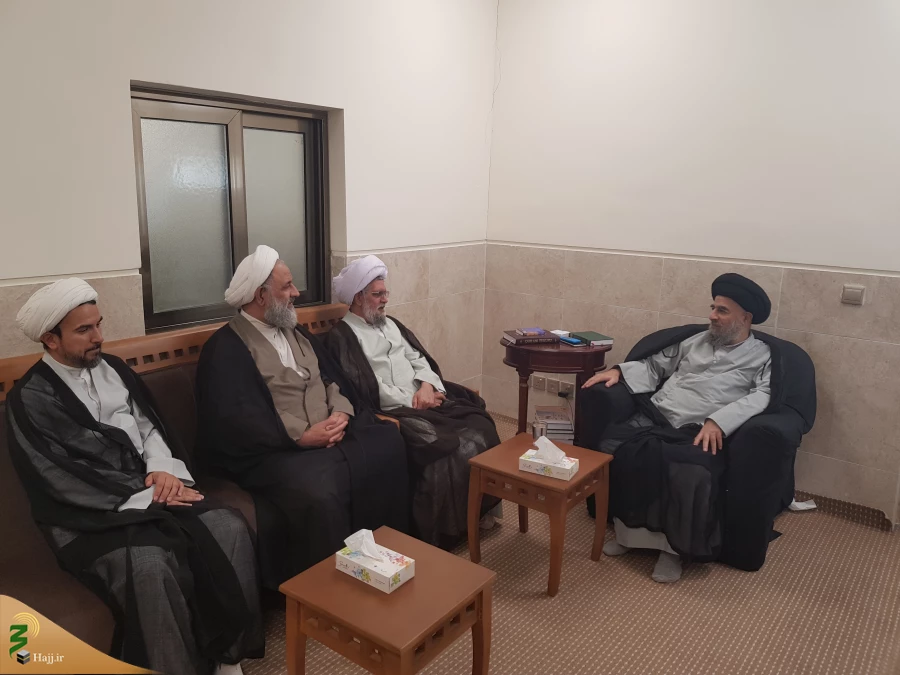 دیدار نماینده بعثه مقام معظم رهبری با آیت الله مدرسی

در دیدار حجت الاسلام و المسلمین نجفی مسئول دفتر نمایندگی بعثه مقام معظم رهبری در عراق با آیت الله سید محمدتقی مدرسی ، پیرامون مسائل فرهنگی گفتگو شد ولزوم  اتحاد وانسجام ملت ایران وعراق بعنوان یک رسال