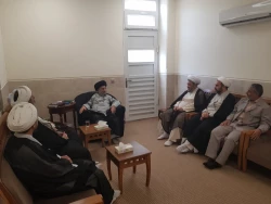 دیدار نماینده بعثه مقام معظم رهبری با آیت الله مدرسی

در دیدار حجت الاسلام و المسلمین نجفی مسئول دفتر نمایندگی بعثه مقام معظم رهبری در عراق با آیت الله سید محمدتقی مدرسی ، پیرامون مسائل فرهنگی گفتگو شد ولزوم  اتحاد وانسجام ملت ایران وعراق بعنوان یک رسال