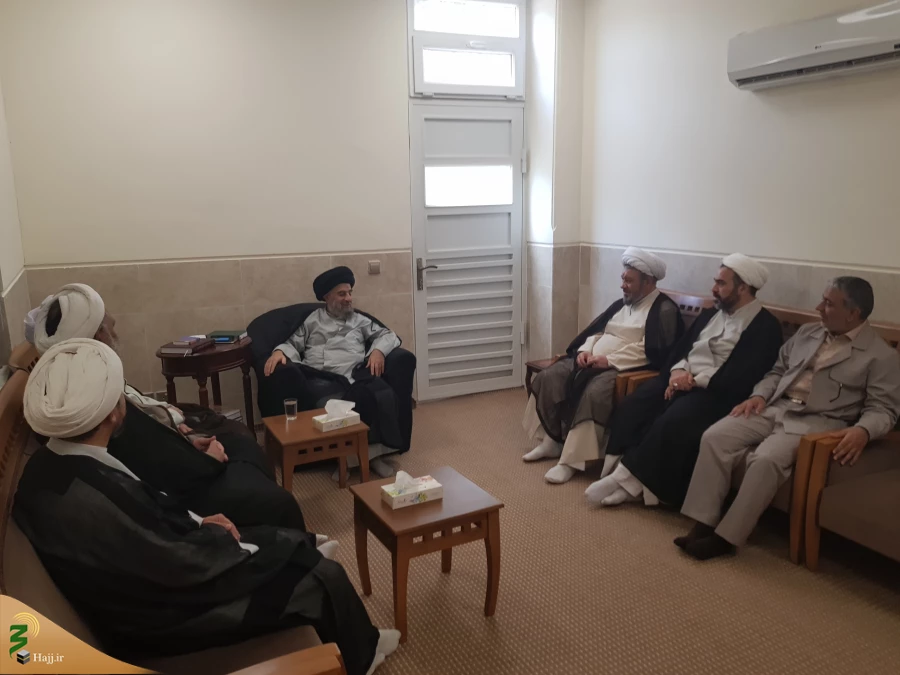 دیدار نماینده بعثه مقام معظم رهبری با آیت الله مدرسی

در دیدار حجت الاسلام و المسلمین نجفی مسئول دفتر نمایندگی بعثه مقام معظم رهبری در عراق با آیت الله سید محمدتقی مدرسی ، پیرامون مسائل فرهنگی گفتگو شد ولزوم  اتحاد وانسجام ملت ایران وعراق بعنوان یک رسال